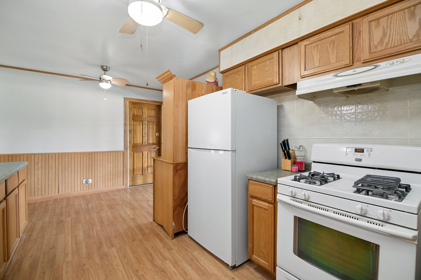 7840 W 76th Street Property Photo 8