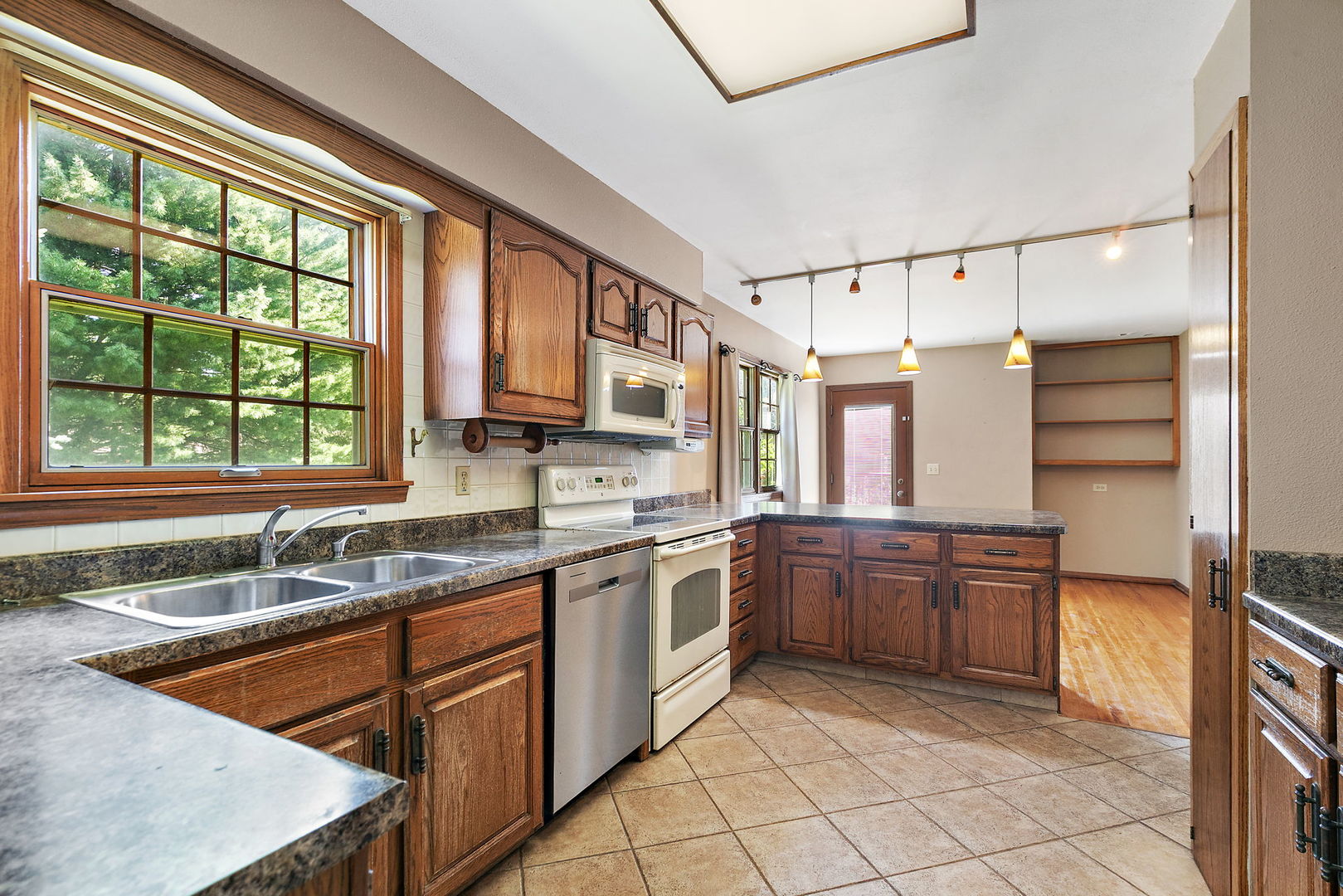 5848 Weymouth Drive Property Photo 8