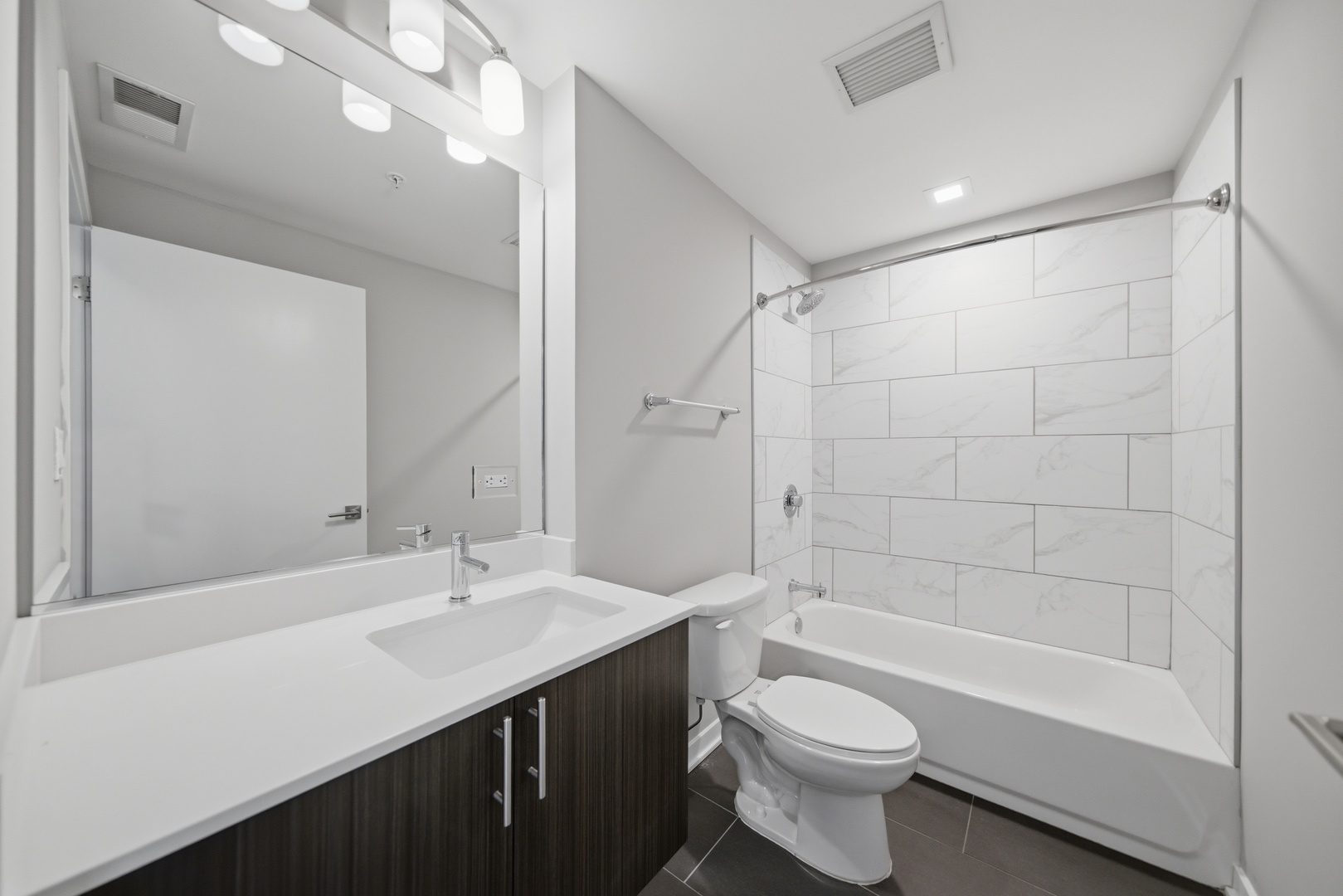 1552 N North Park Avenue 704 Property Photo 8