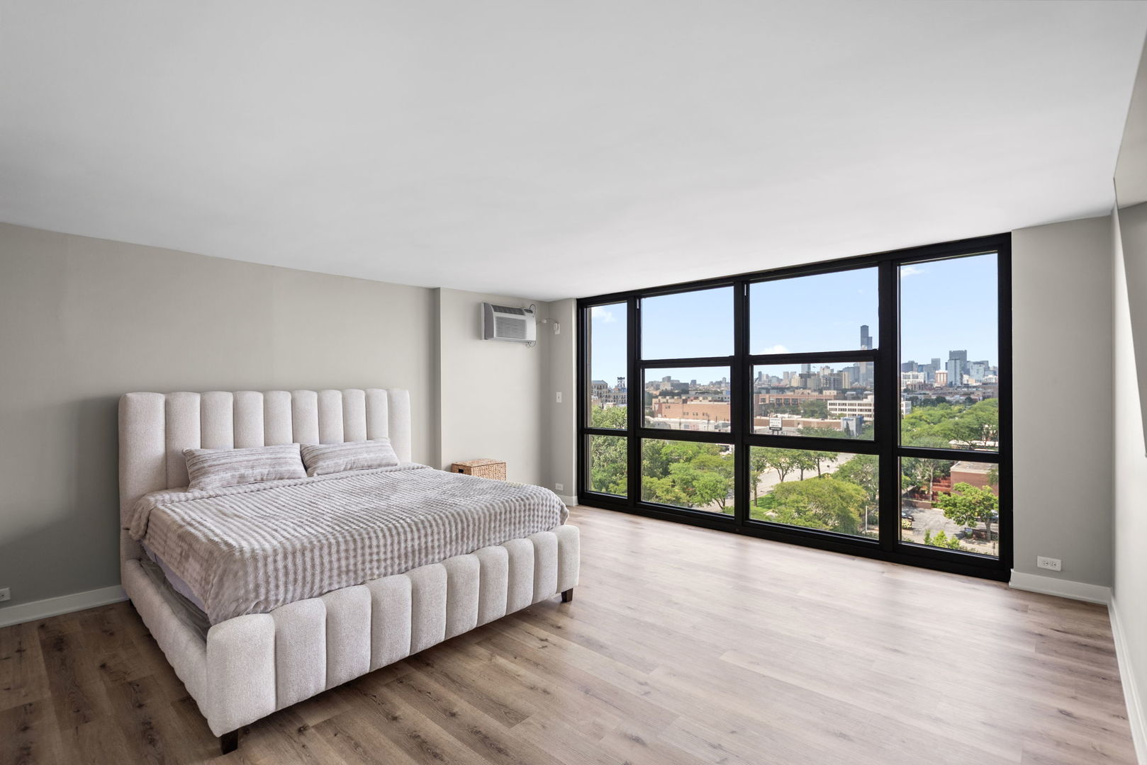 2901 S Michigan Avenue 808-809 Property Photo 8