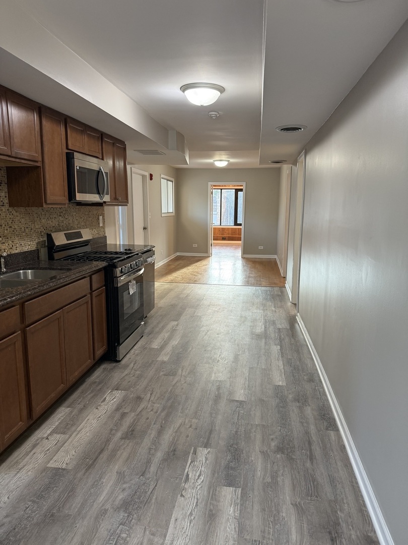 33 N Cass Avenue 2 Property Photo 3