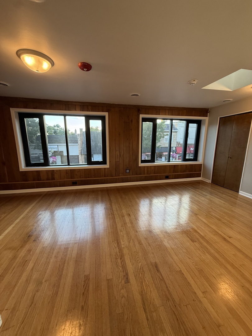 33 N Cass Avenue 2 Property Photo 4