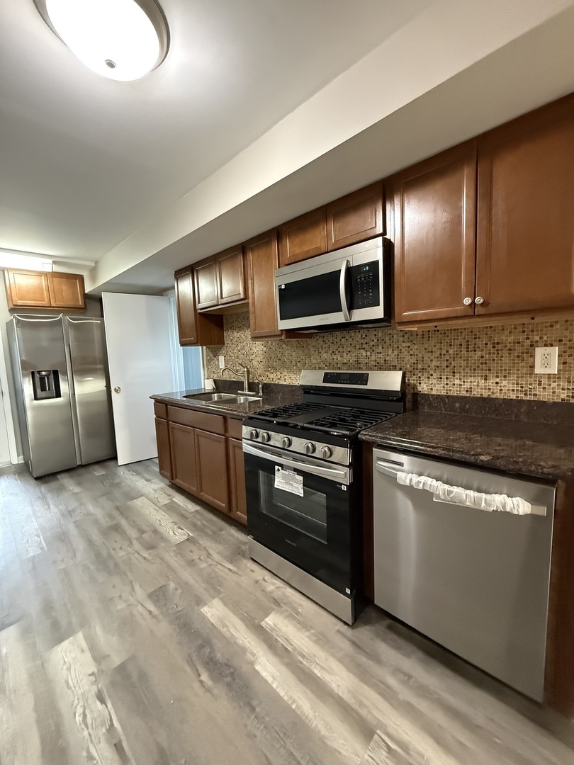 33 N Cass Avenue 2 Property Photo 6