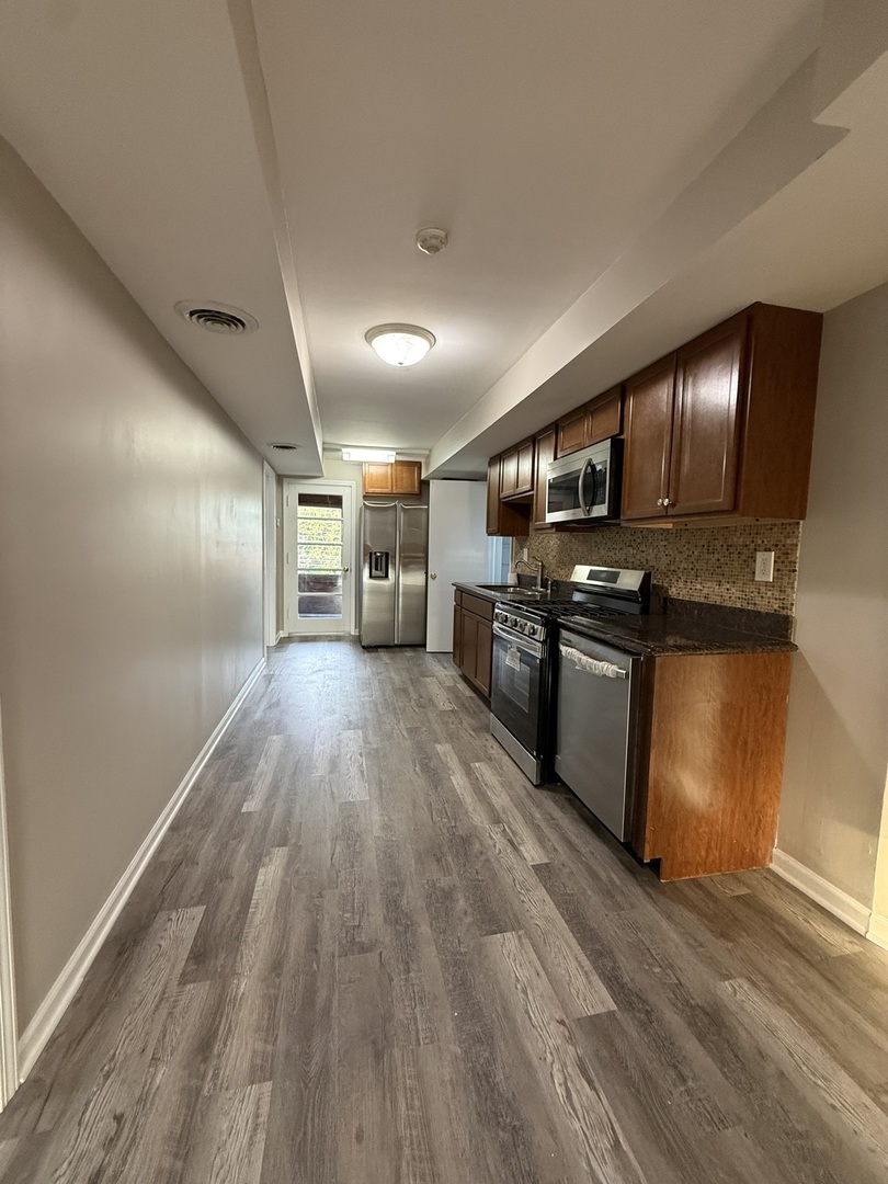 33 N Cass Avenue 2 Property Photo 8