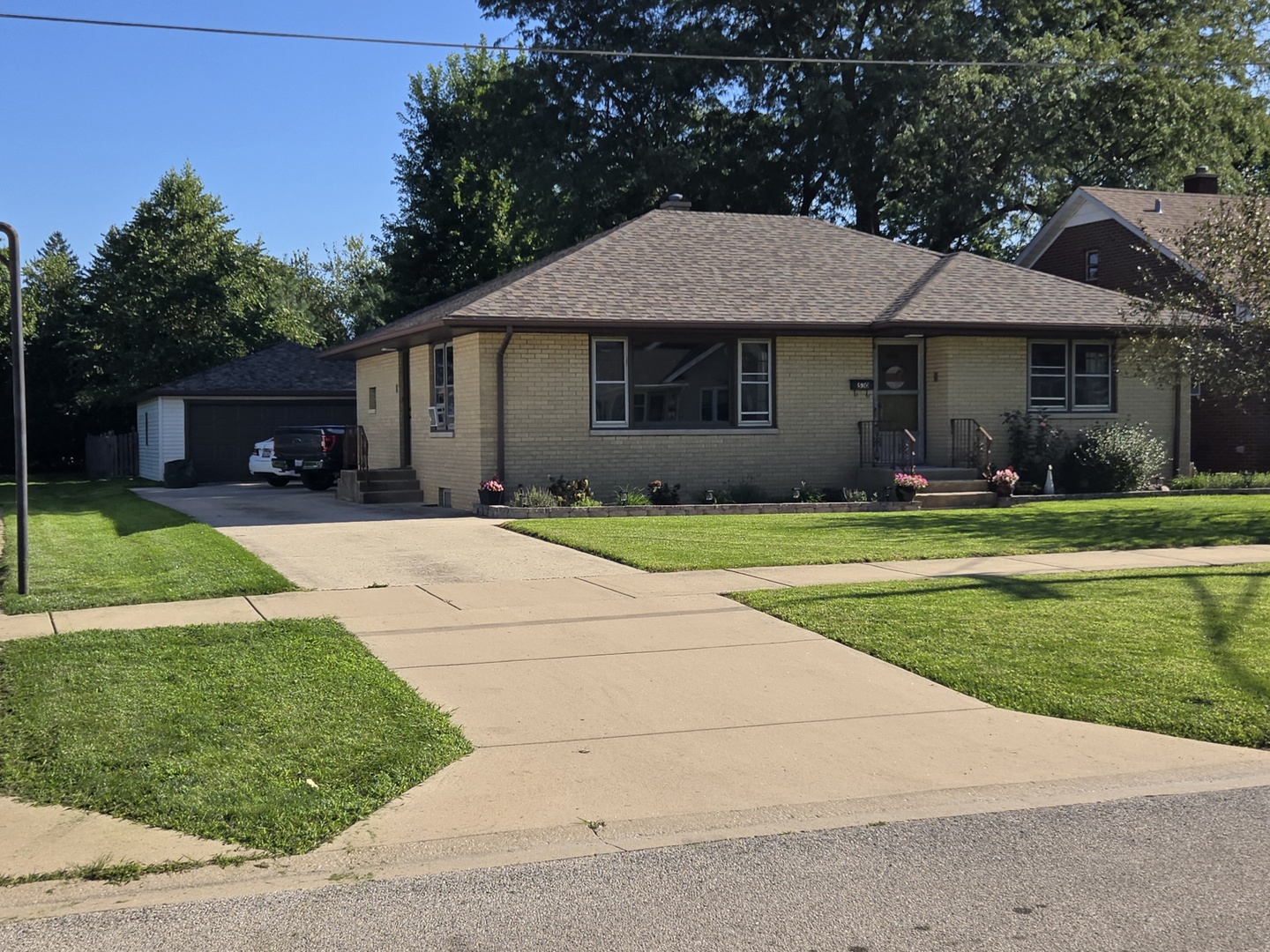 530 E 3rd Street Property Photo 1