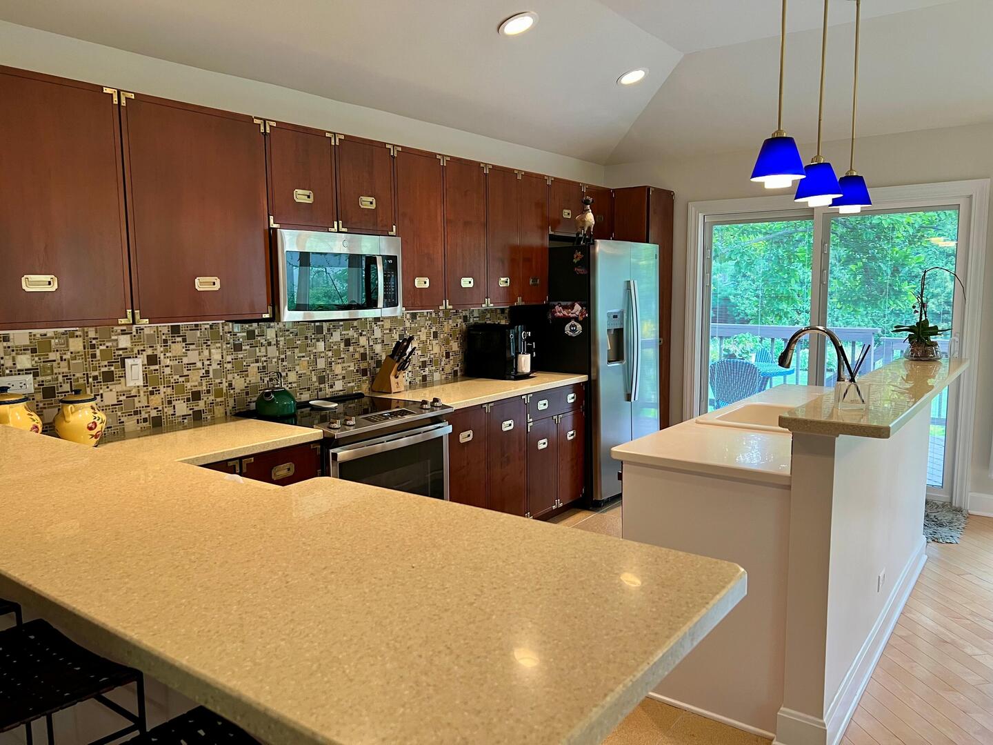 647 N Wilke Road Property Photo 3