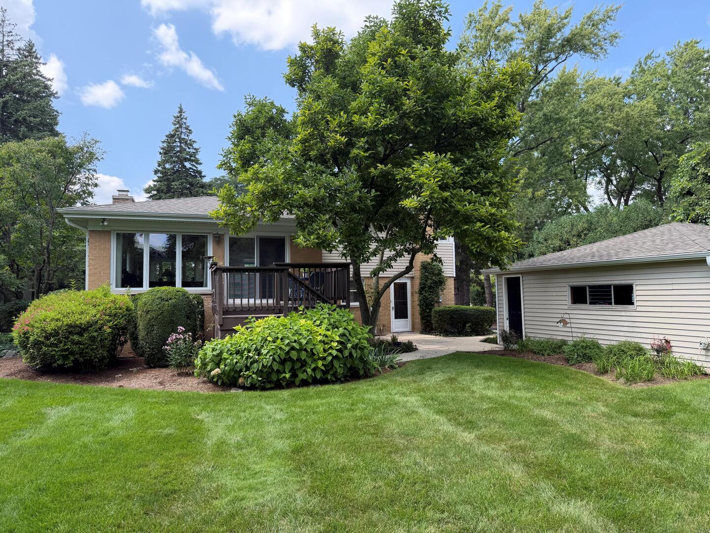 647 N Wilke Road Property Photo 4