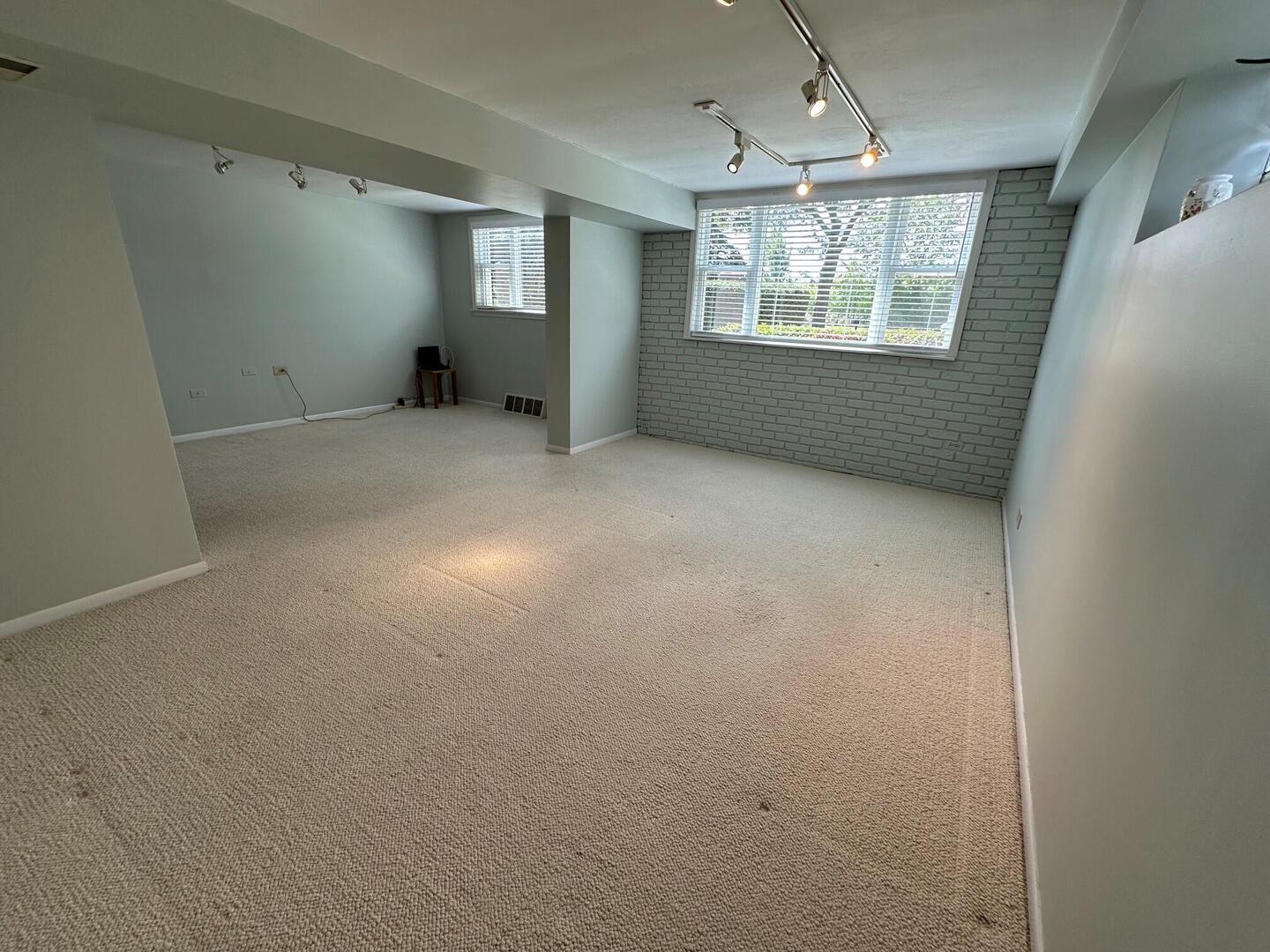 647 N Wilke Road Property Photo 8