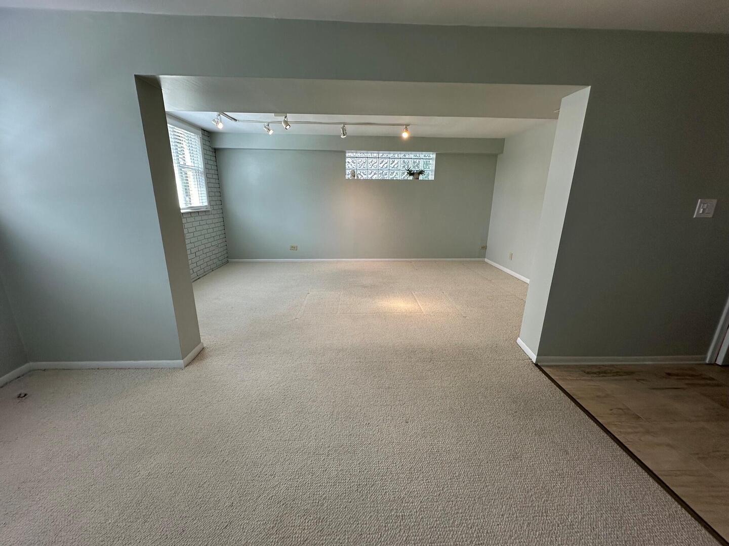 647 N Wilke Road Property Photo 10