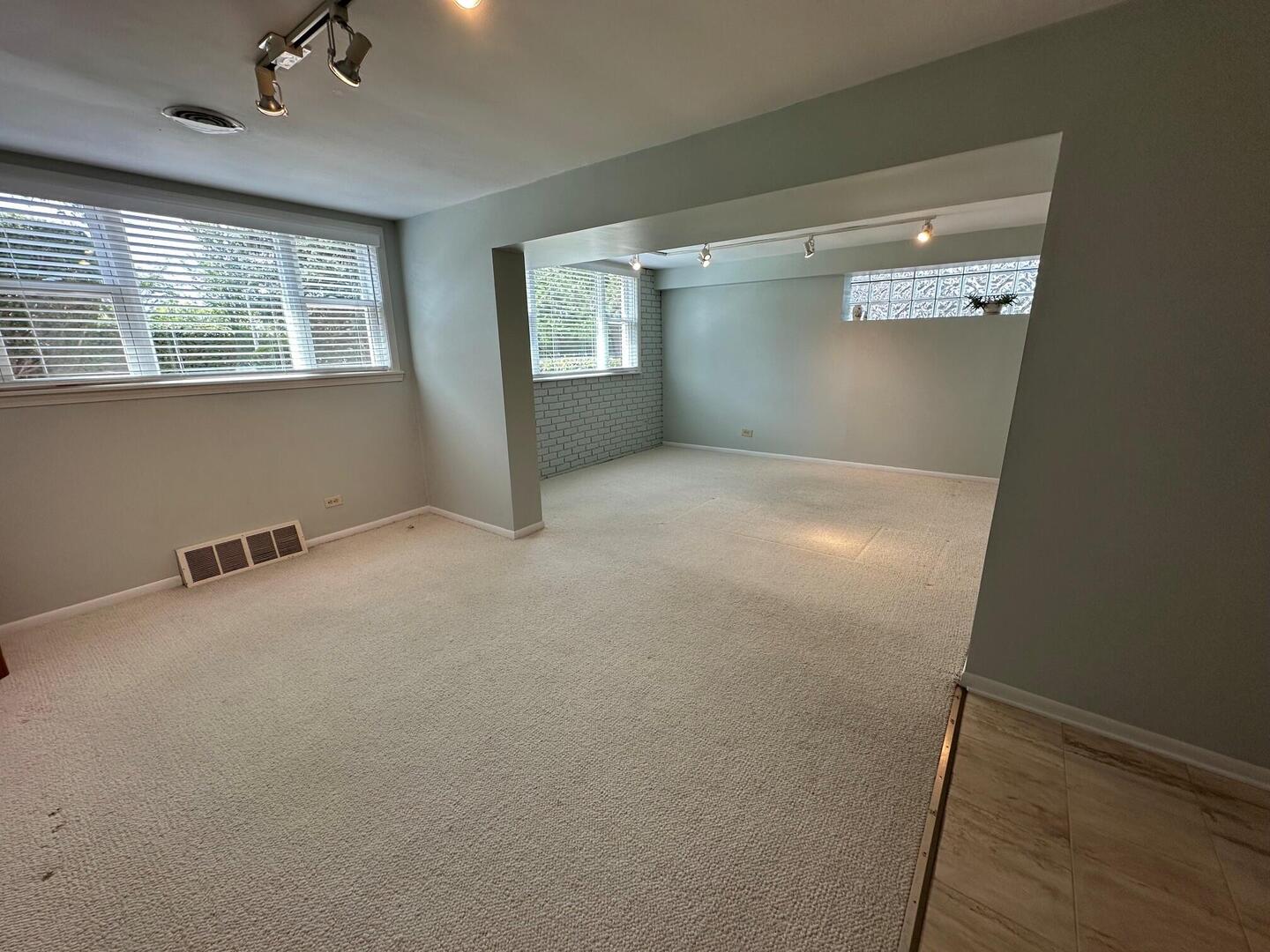 647 N Wilke Road Property Photo 11