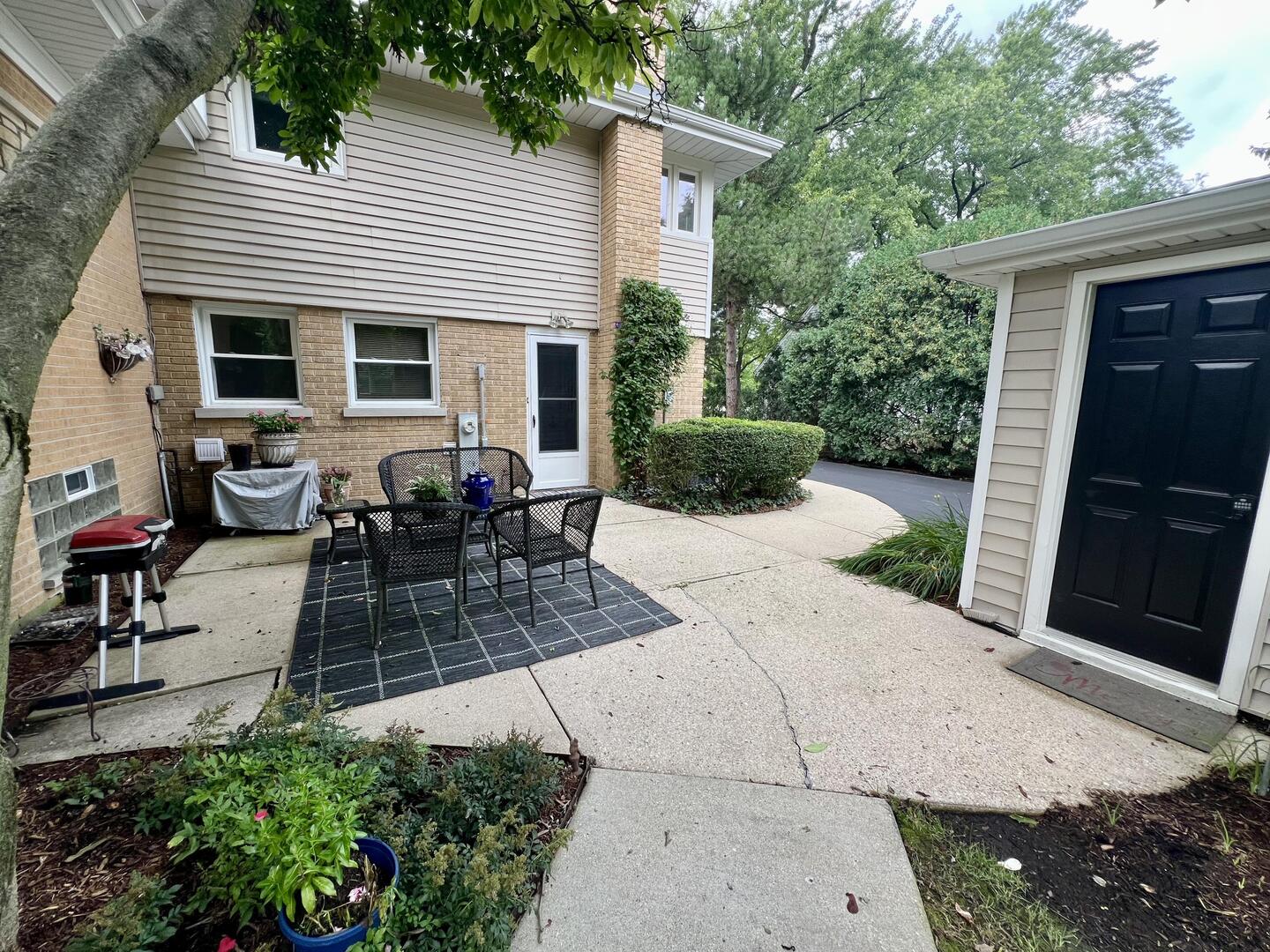 647 N Wilke Road Property Photo 23