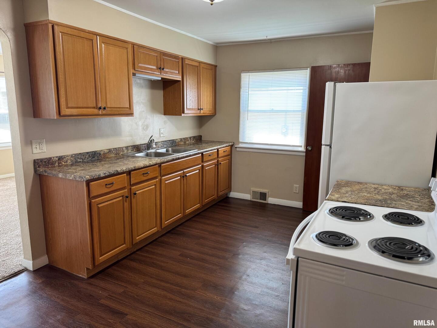 1736 Davie Street Property Photo 4