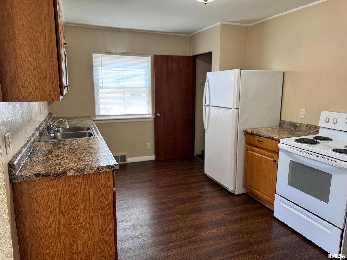 1736 Davie Street Property Photo 5