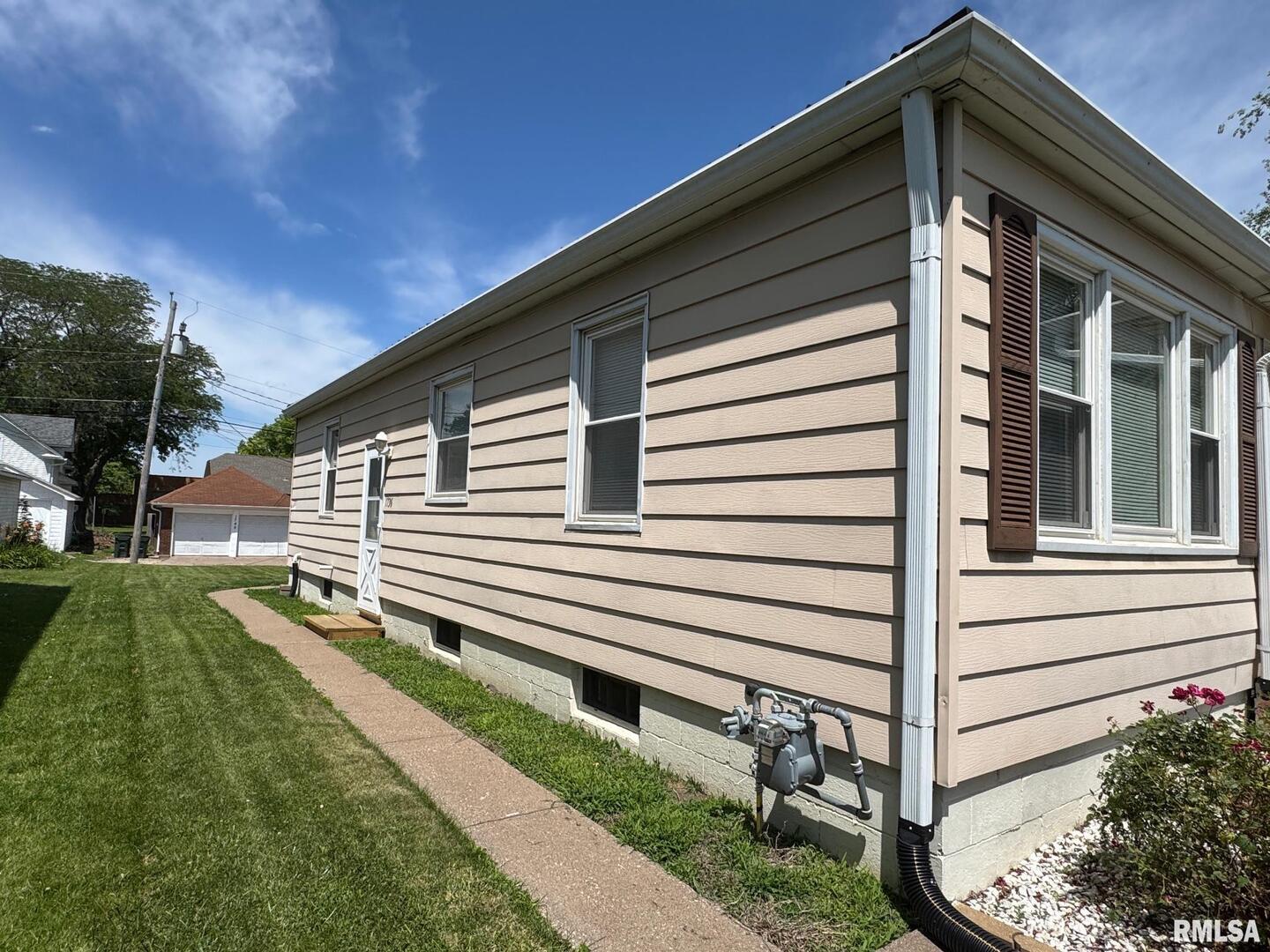 1736 Davie Street Property Photo 15
