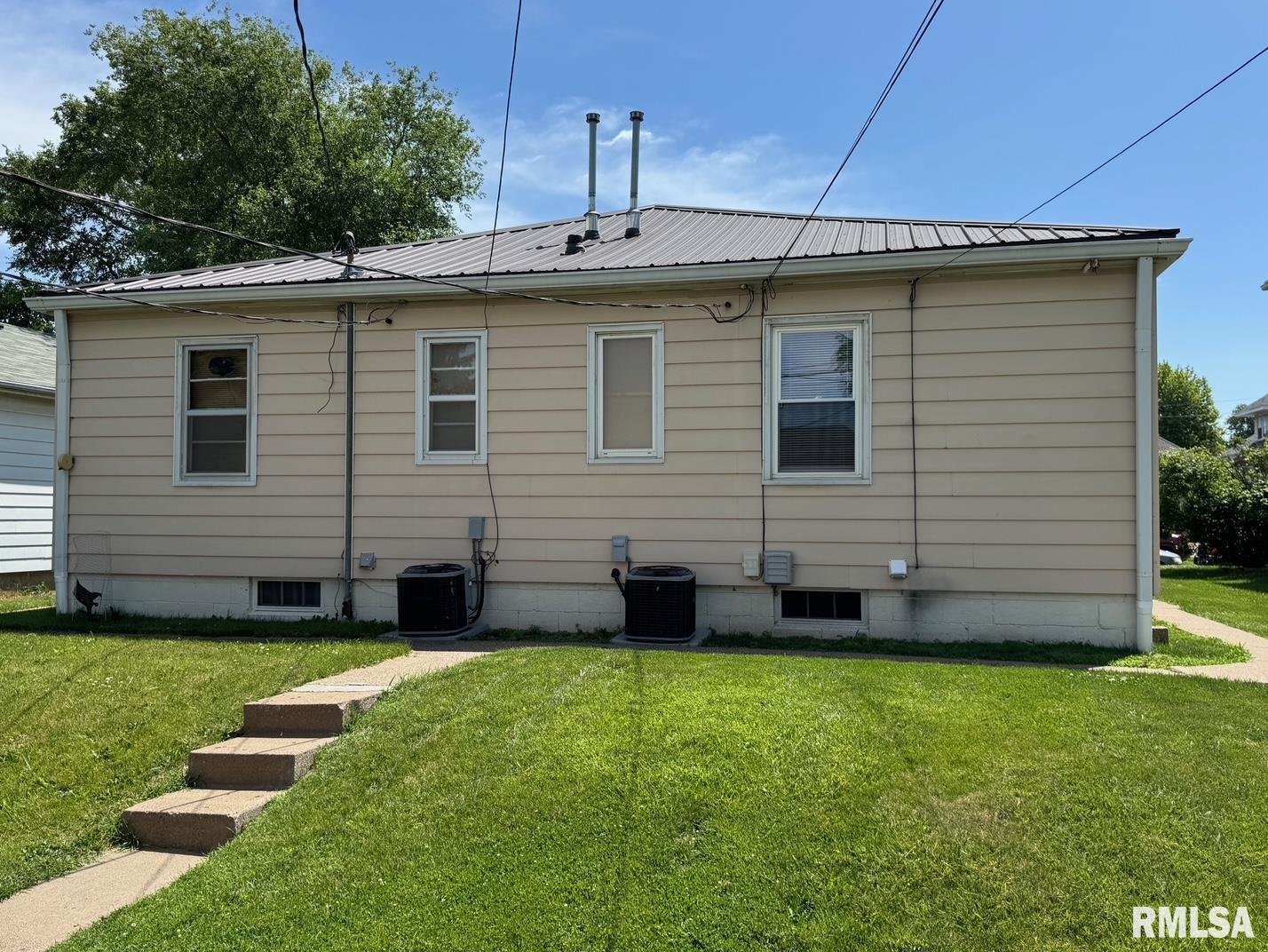1736 Davie Street Property Photo 16