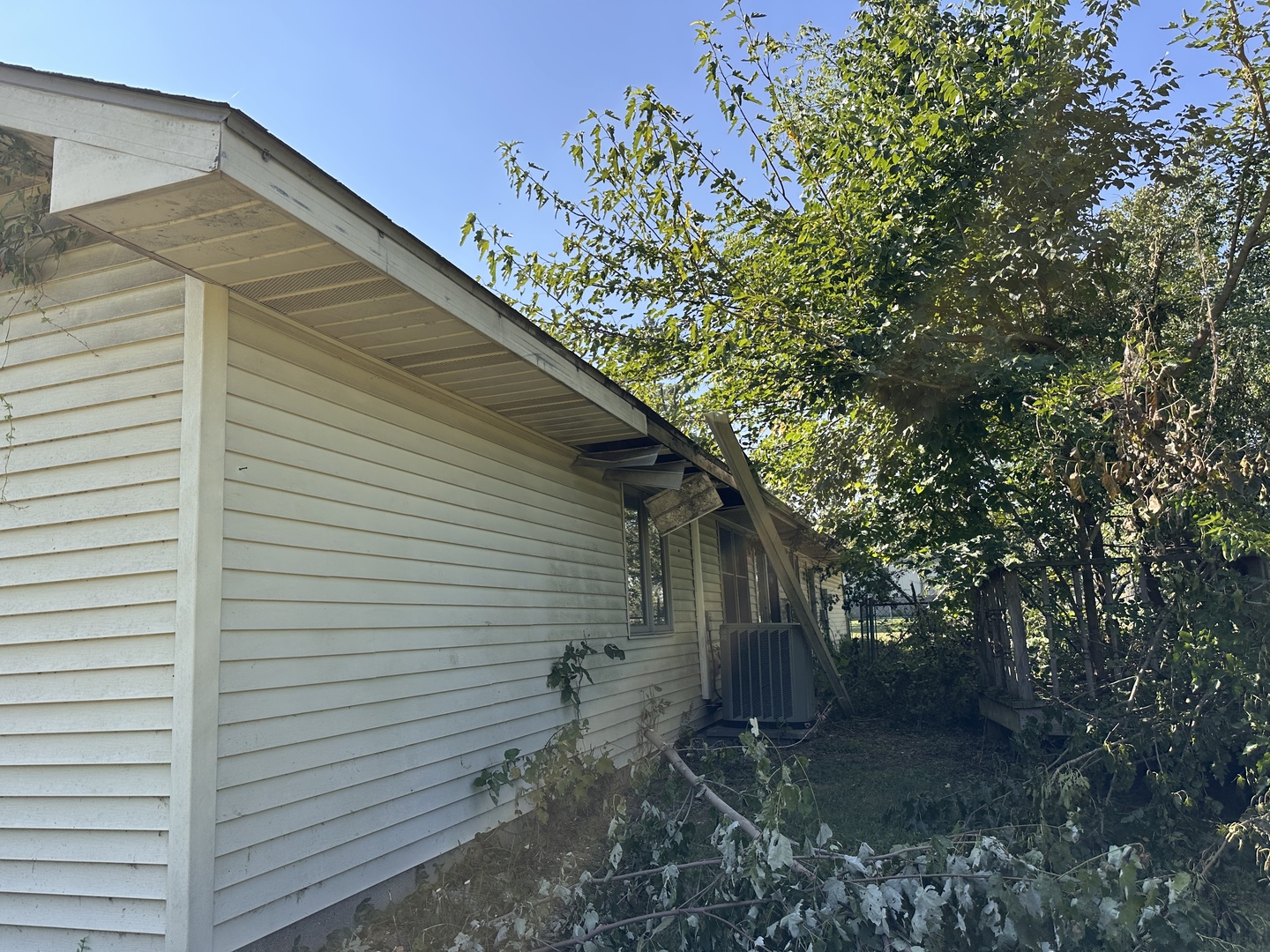 6586 Roberts Road Property Photo 4