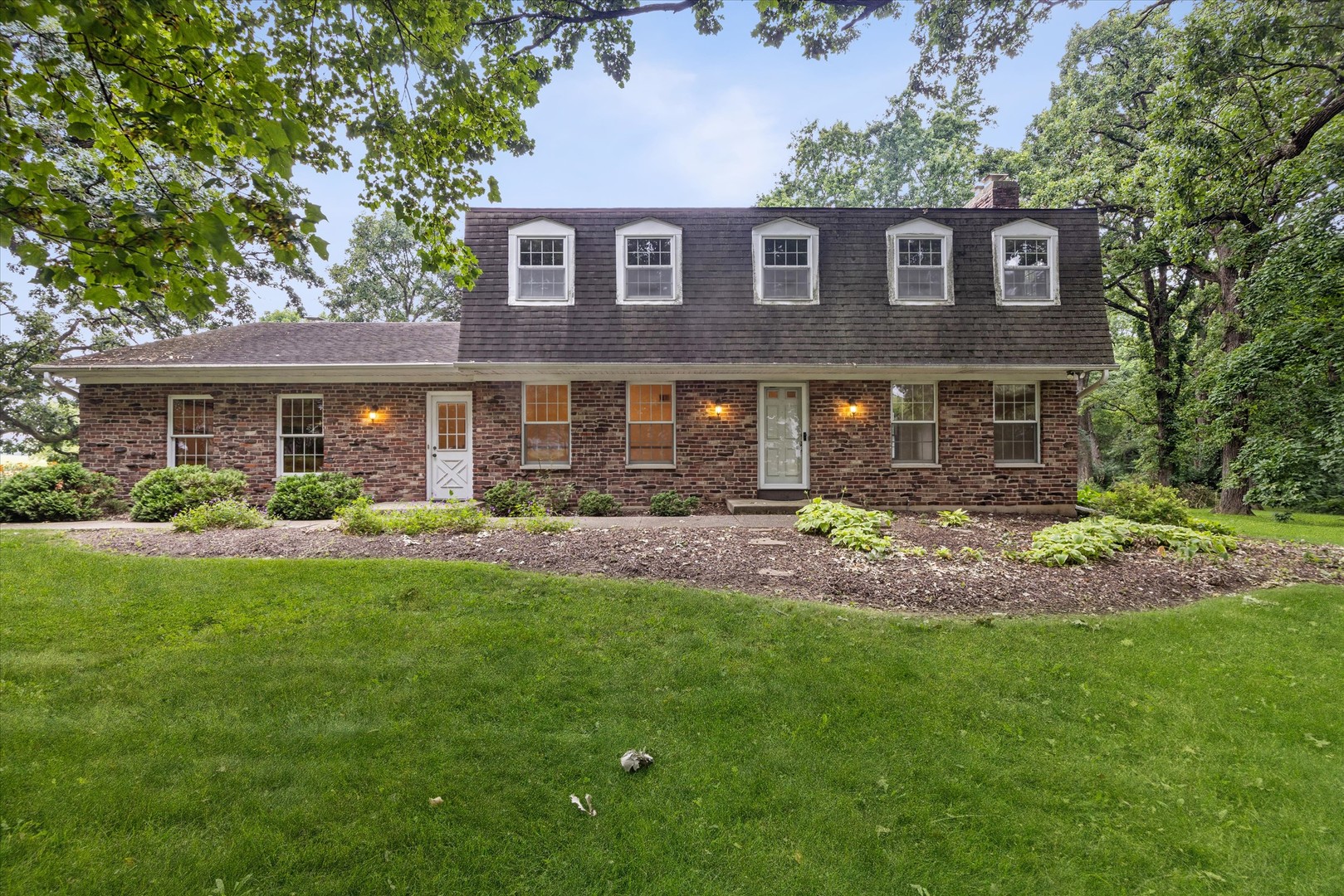 2s730 White Oak Lane Property Photo 1