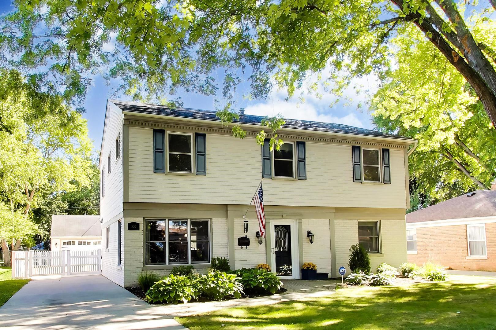 833 E Rockland Road Property Photo 1