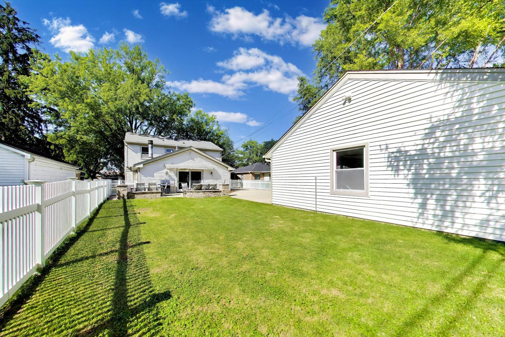 833 E Rockland Road Property Photo 29