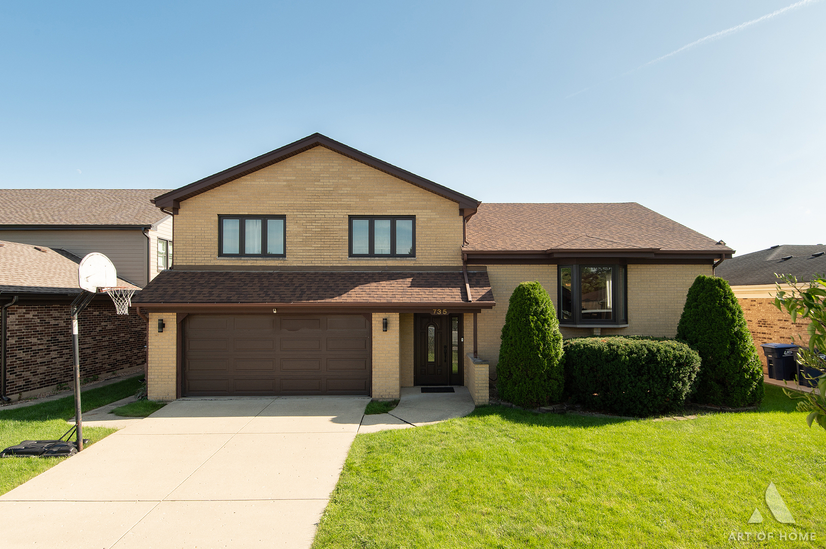 735 Yorkshire Lane Property Photo 1