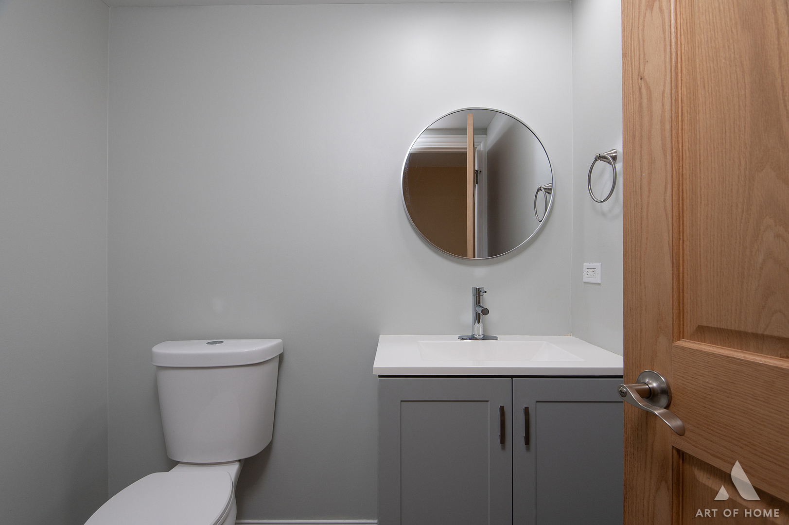 735 Yorkshire Lane Property Photo 3