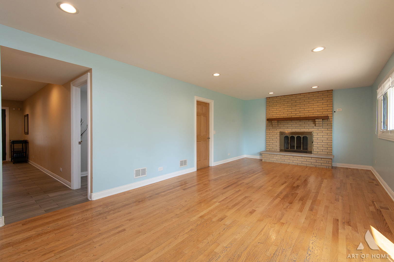 735 Yorkshire Lane Property Photo 5