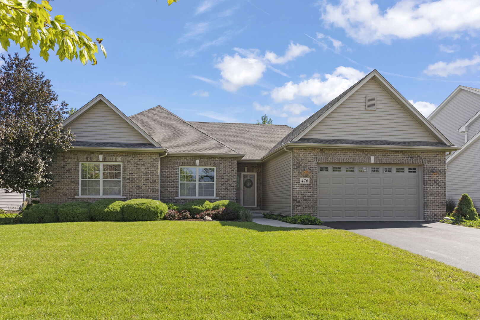 476 Bloomfield Circle Property Photo 2
