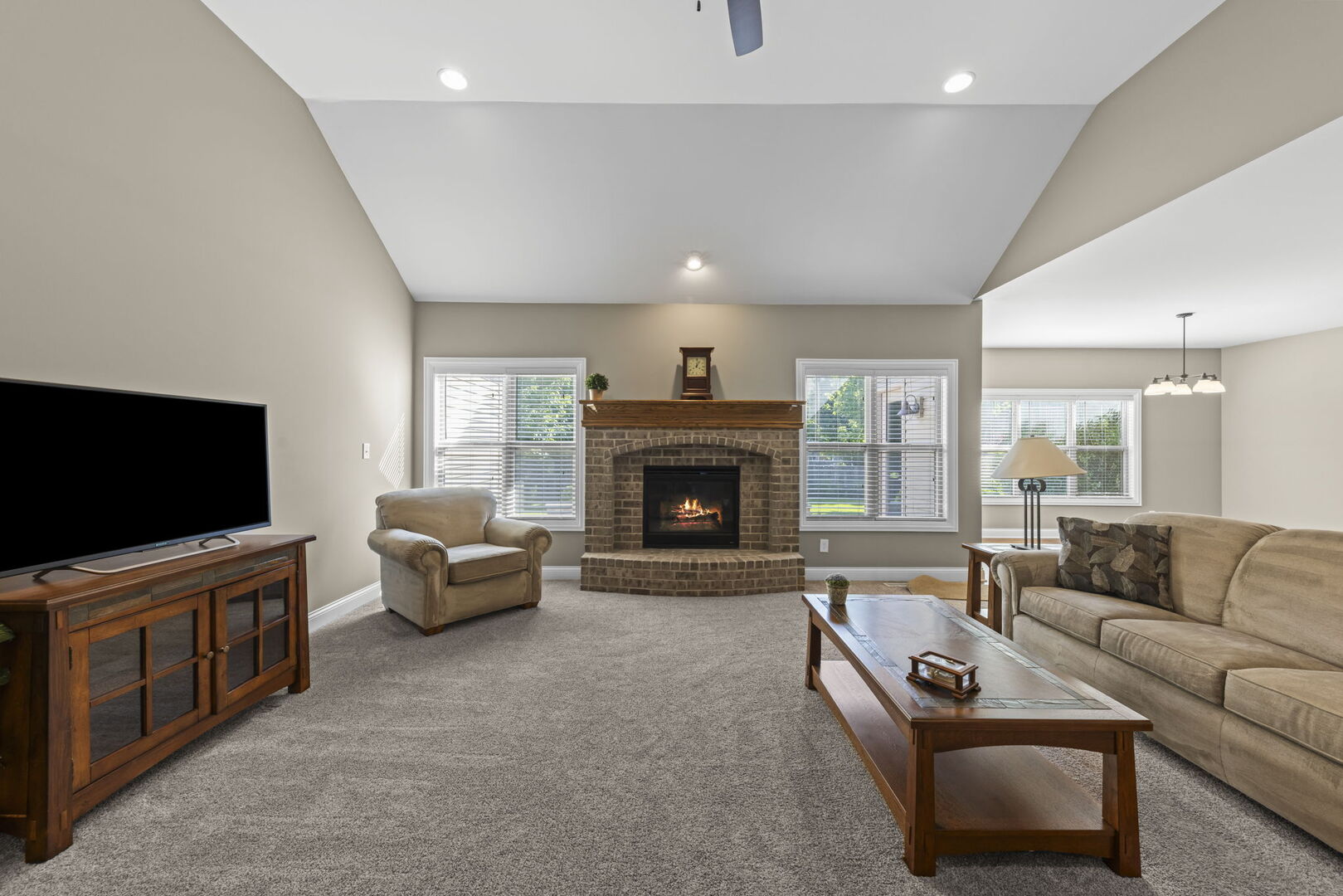 476 Bloomfield Circle Property Photo 3