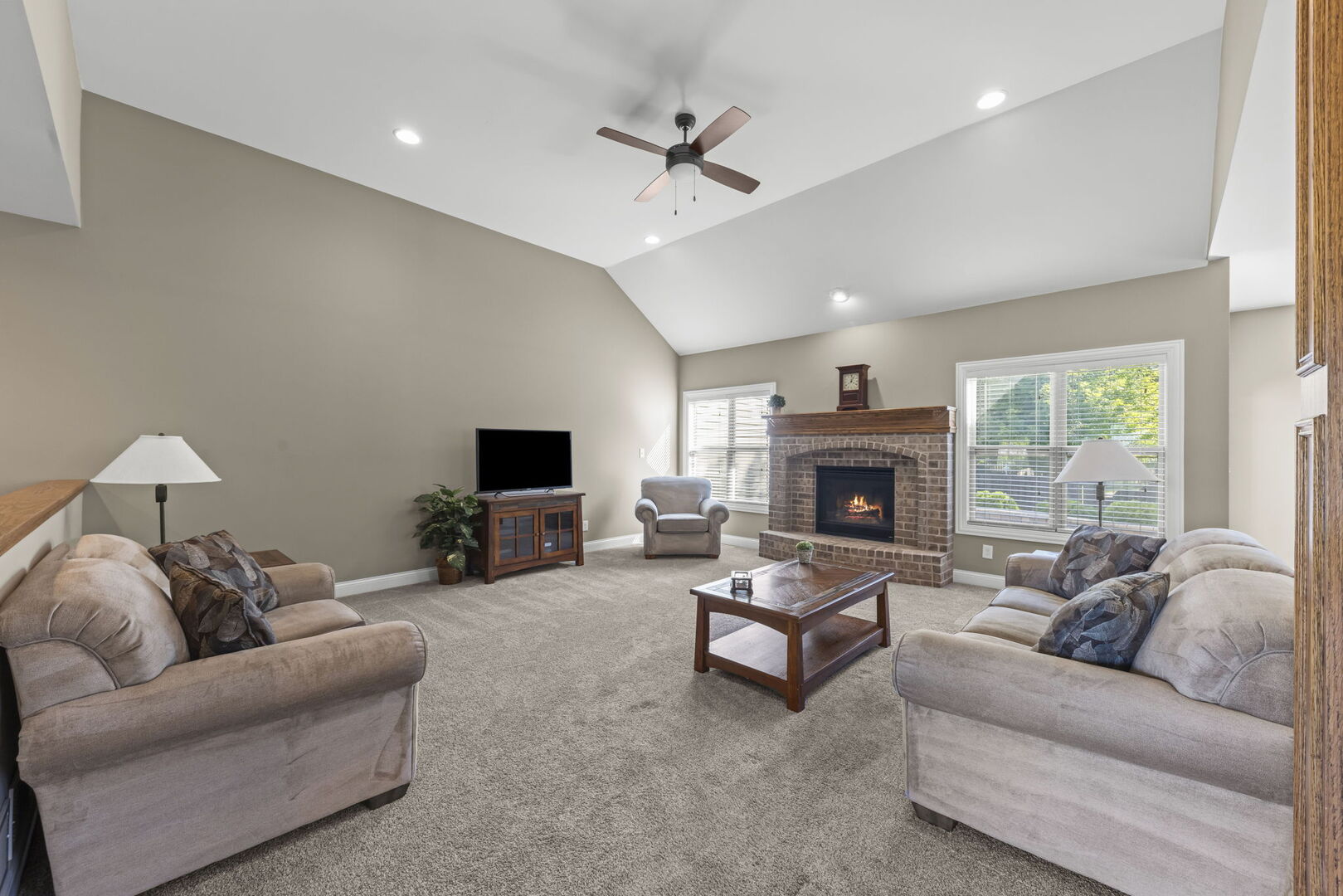 476 Bloomfield Circle Property Photo 4