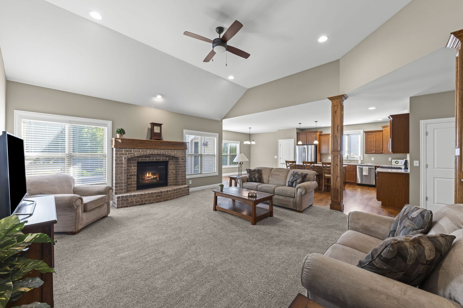 476 Bloomfield Circle Property Photo 6