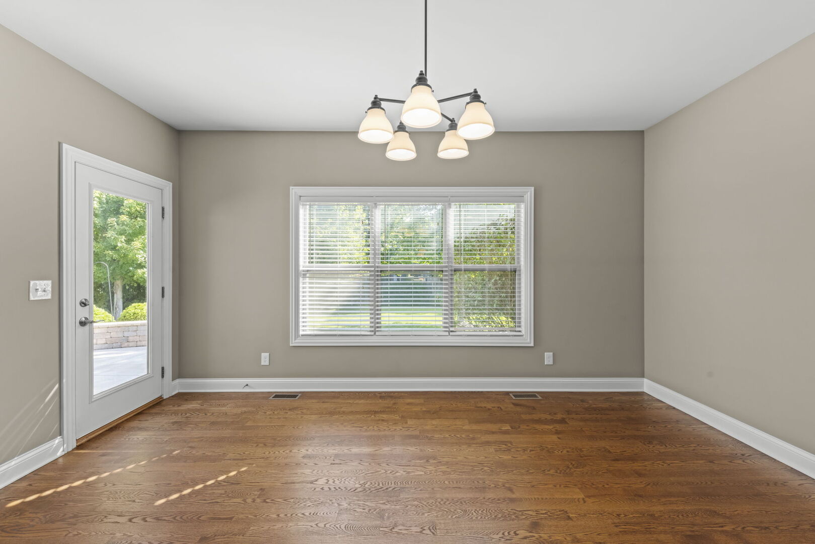 476 Bloomfield Circle Property Photo 12