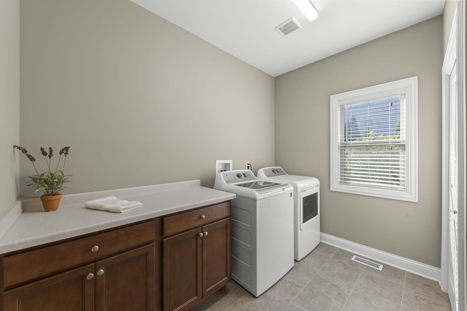 476 Bloomfield Circle Property Photo 13