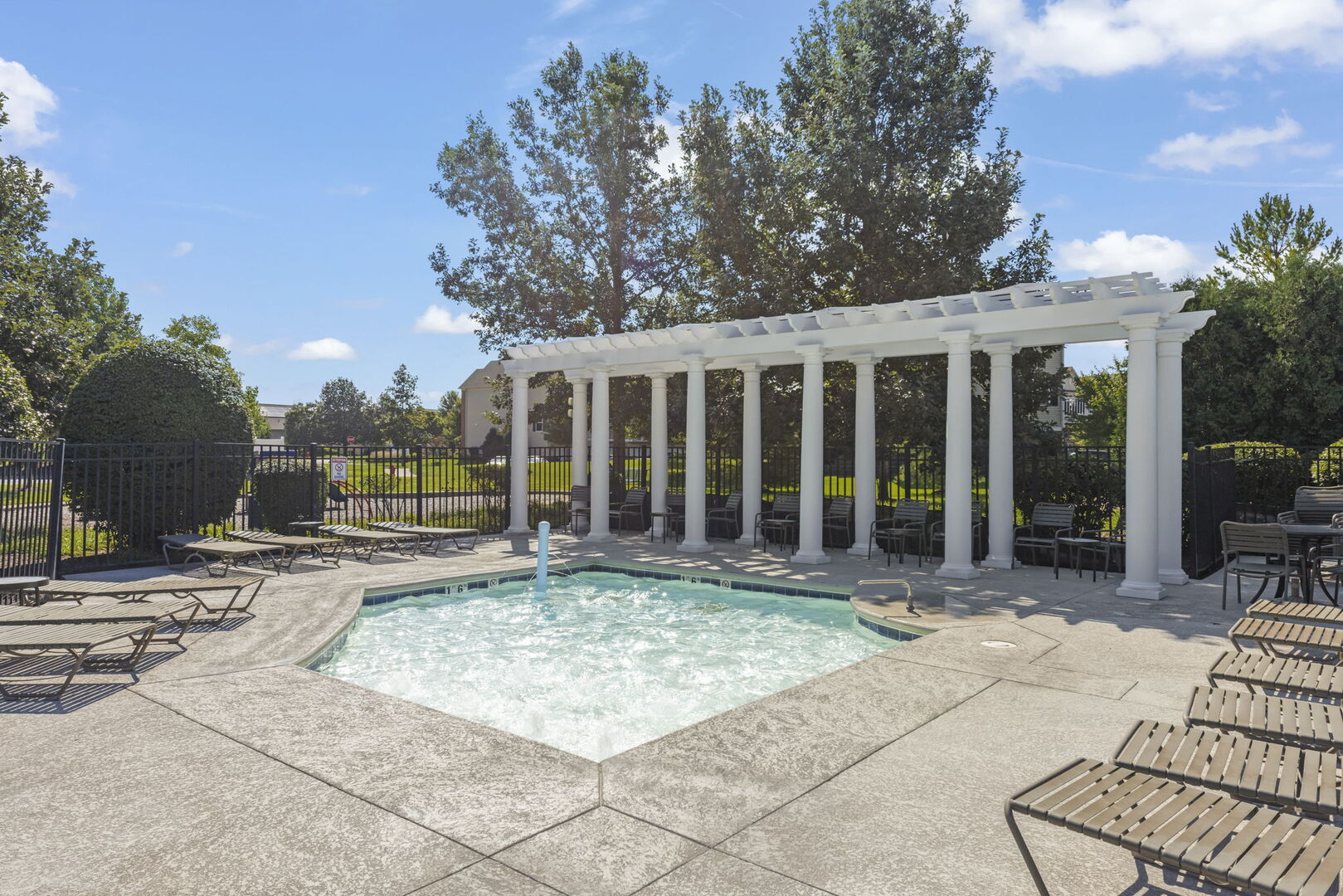 476 Bloomfield Circle Property Photo 40