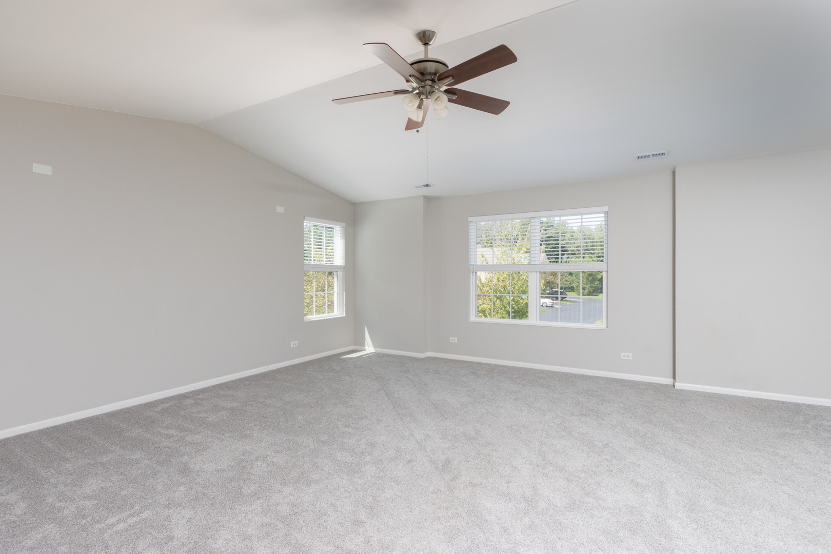 2521 Evergreen Circle Property Photo 9