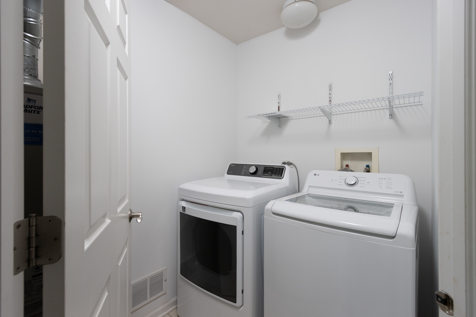 2521 Evergreen Circle Property Photo 18