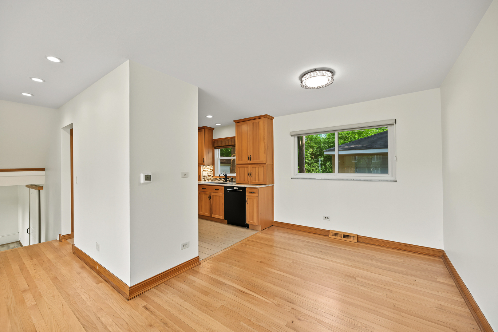 332 W Loy Street Property Photo 8