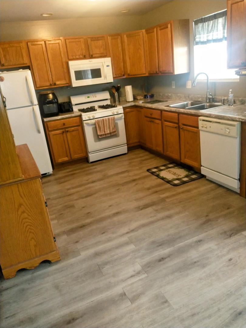221 E Scott Street Property Photo 8