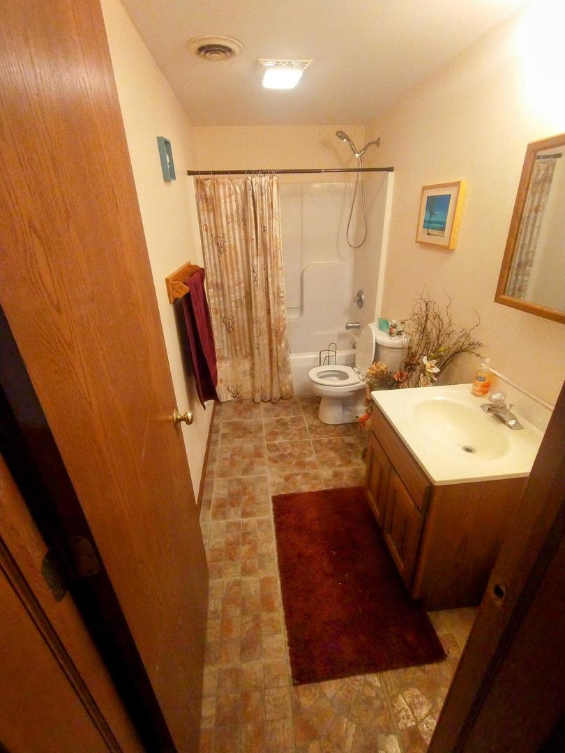 221 E Scott Street Property Photo 11