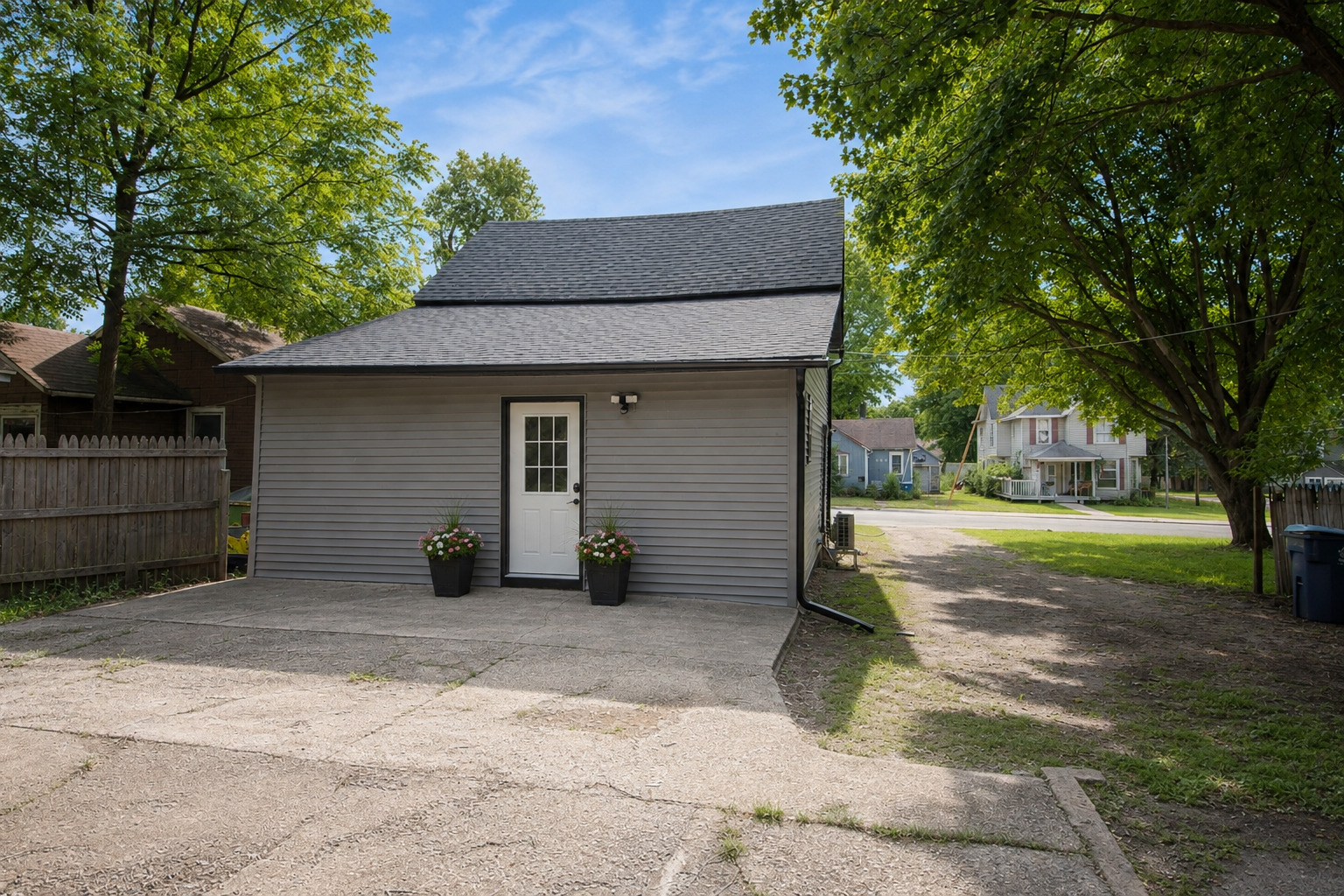 808 Jackson Avenue Property Photo 2