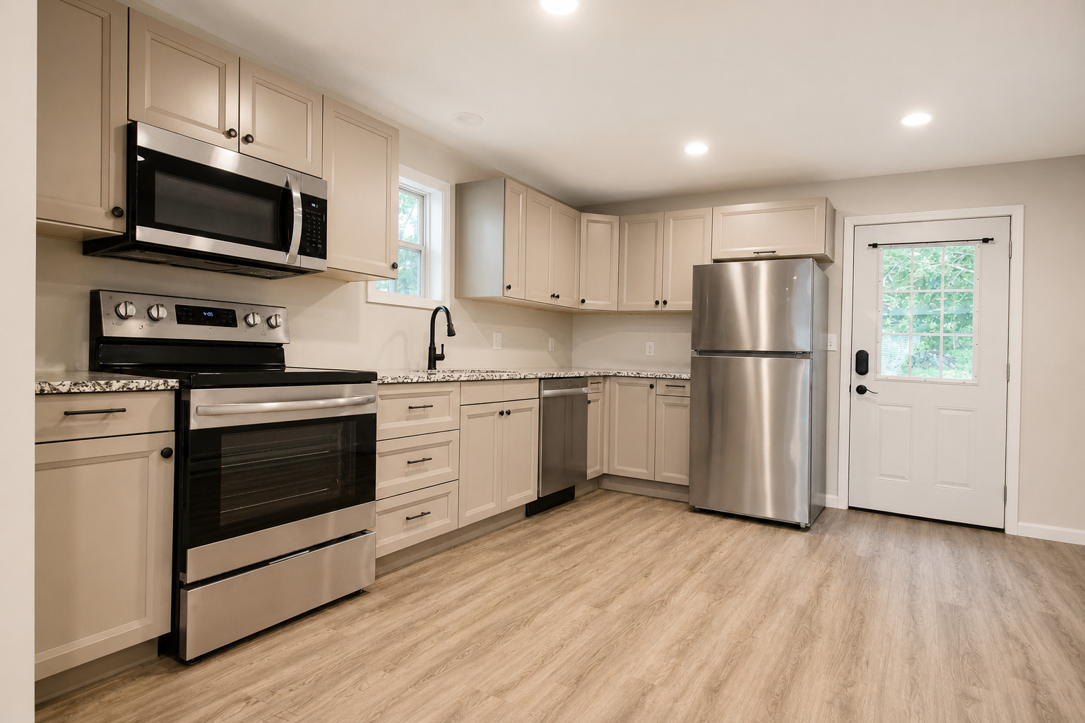 808 Jackson Avenue Property Photo 6
