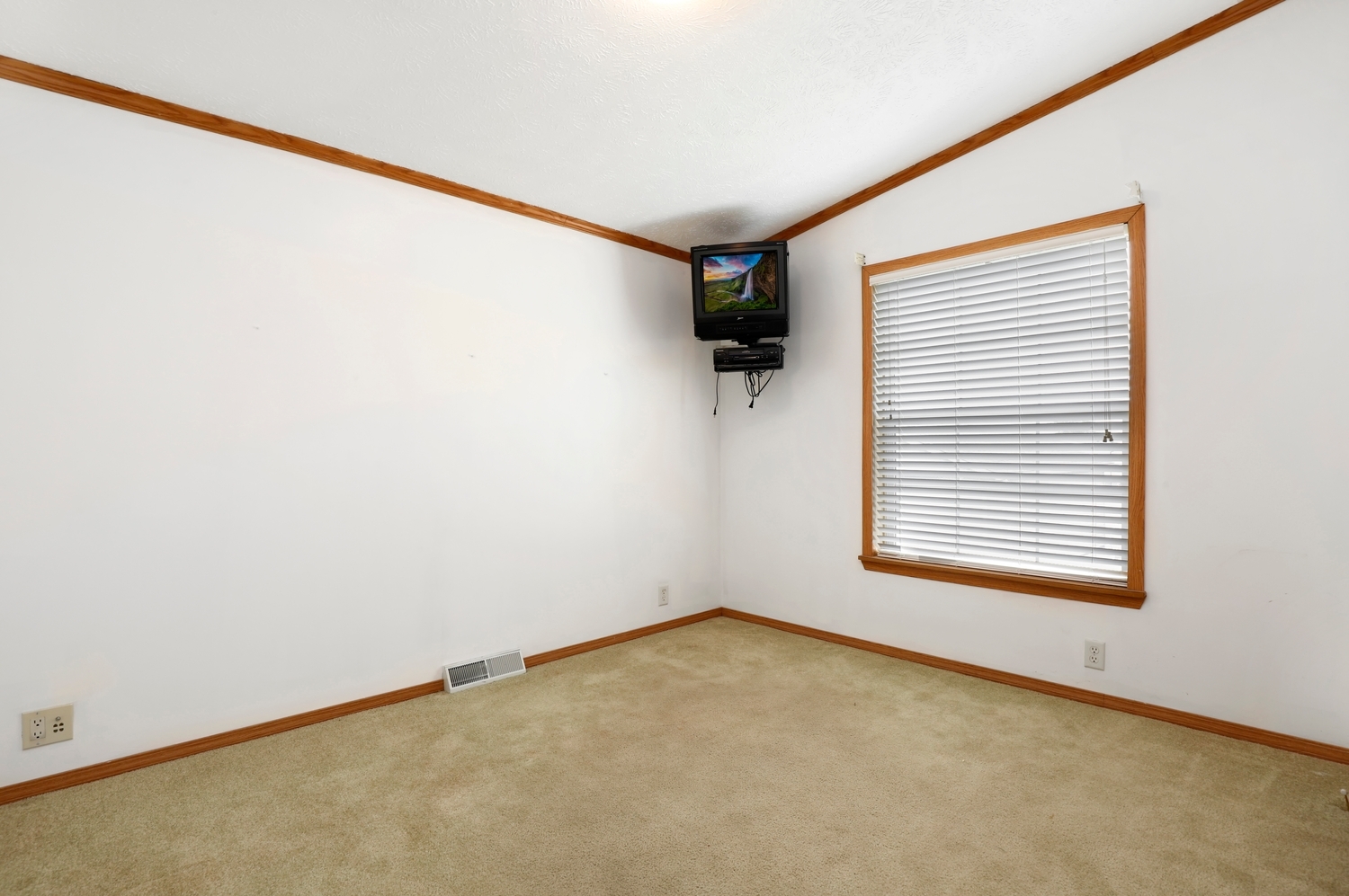 23007 Cog Hill Drive Property Photo 16