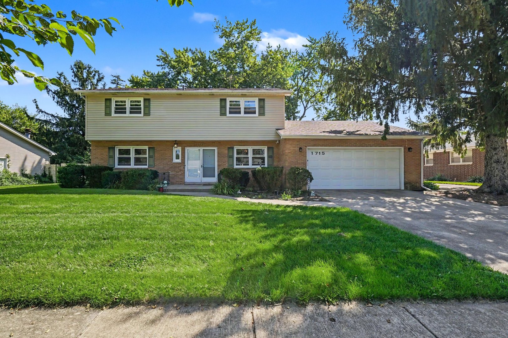 1715 Lily Street Property Photo 1