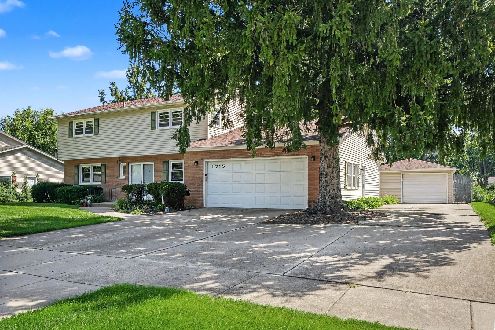 1715 Lily Street Property Photo 2
