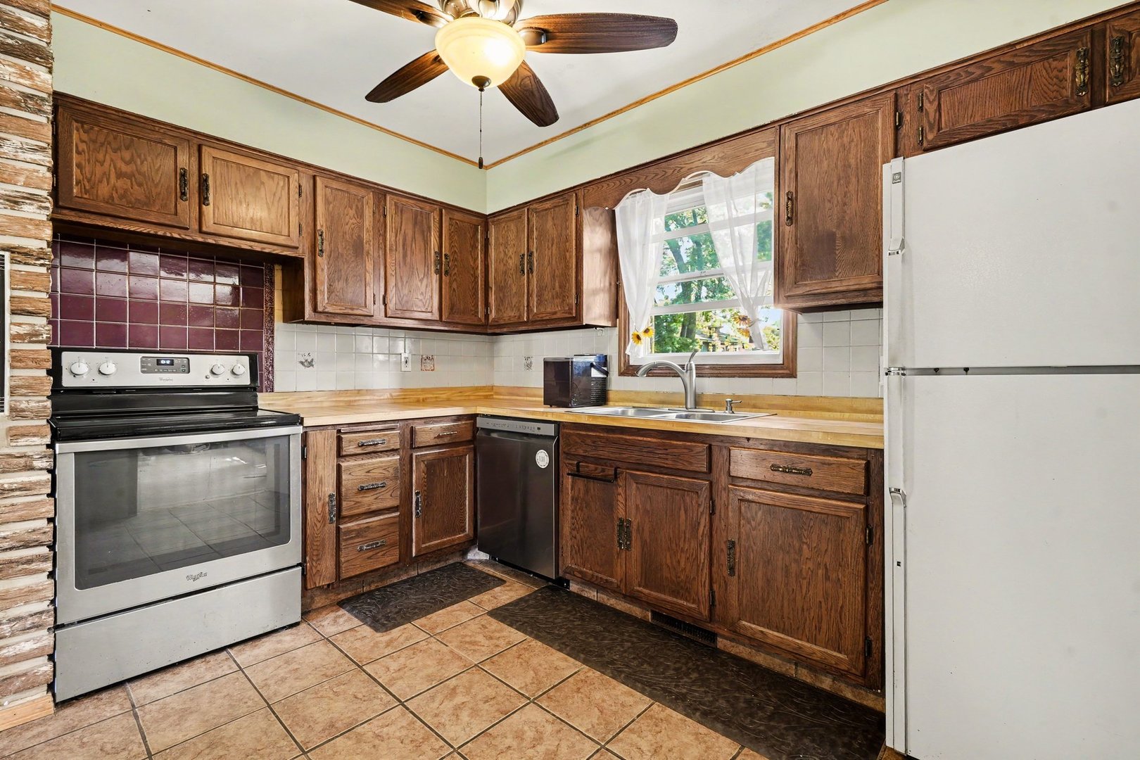 1715 Lily Street Property Photo 6