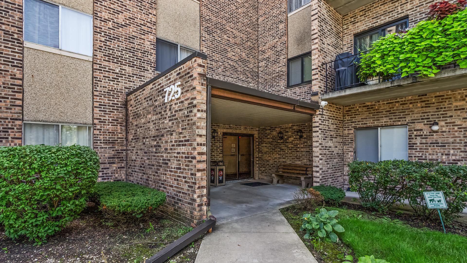 725 W Huntington Commons Road 104 Property Photo 1