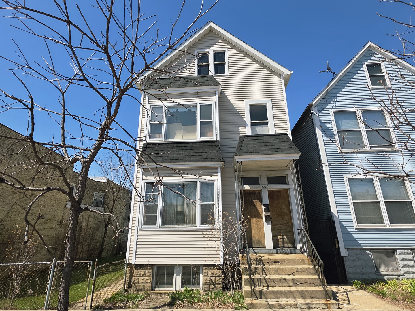 2712 N Western Avenue