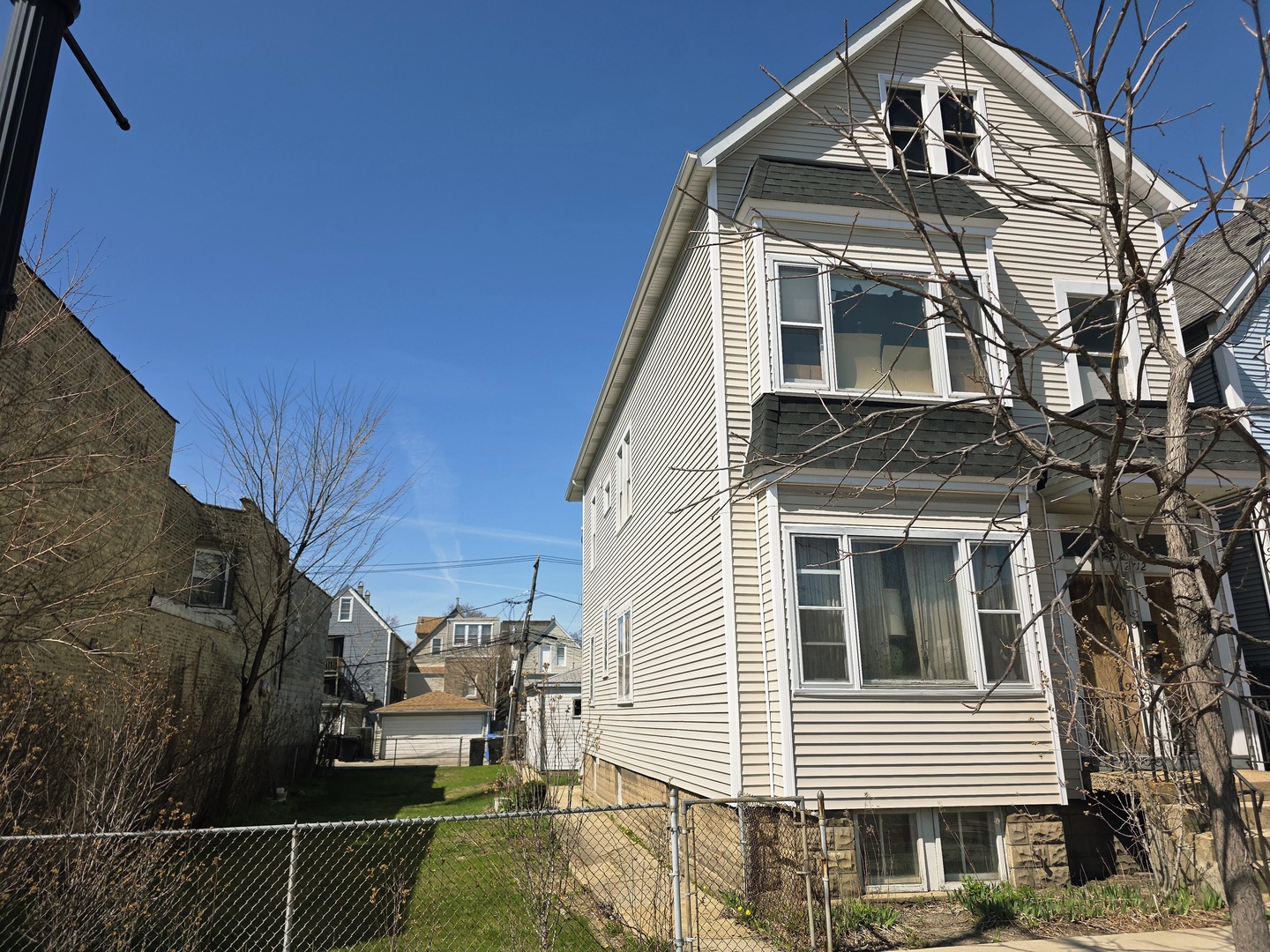 2712 N Western Avenue Property Photo 2
