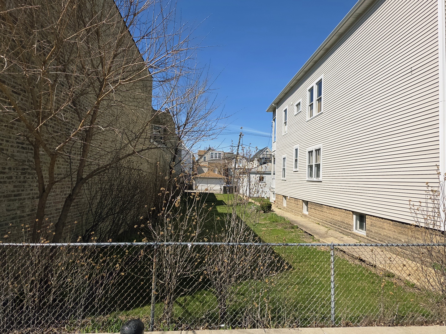 2712 N Western Avenue Property Photo 3