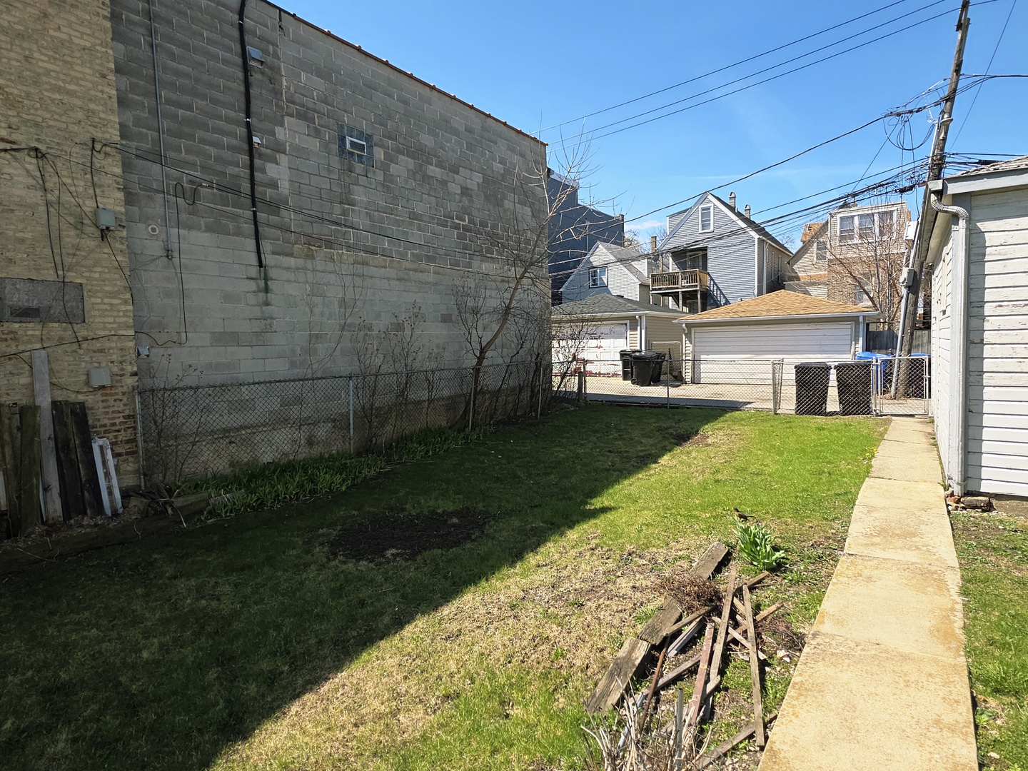 2712 N Western Avenue Property Photo 5