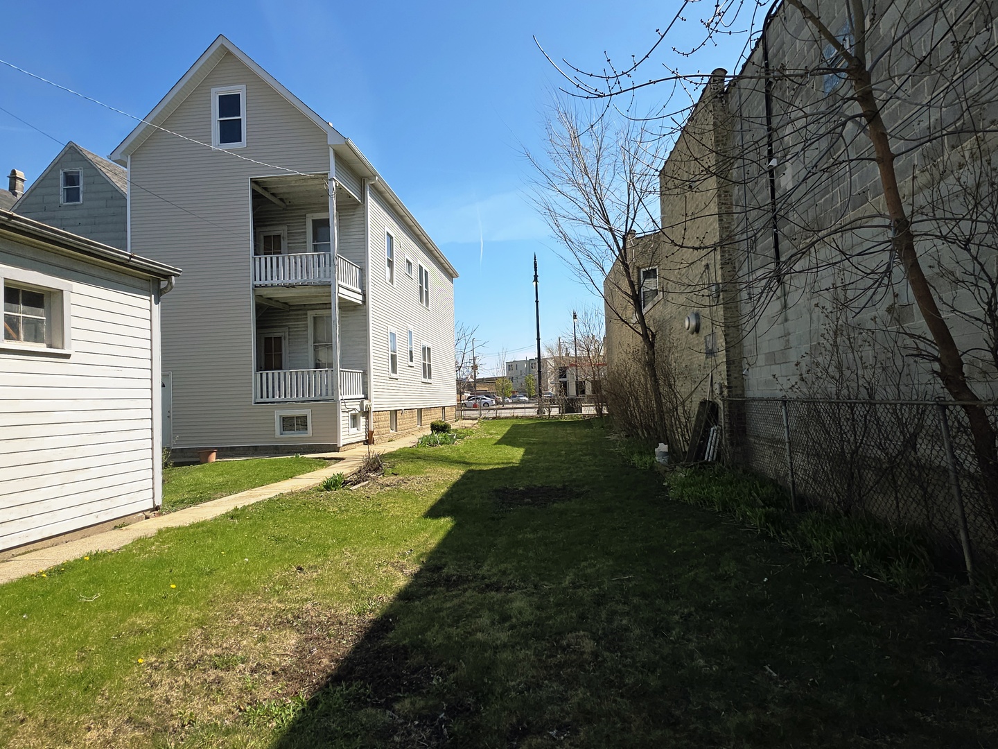 2712 N Western Avenue Property Photo 6